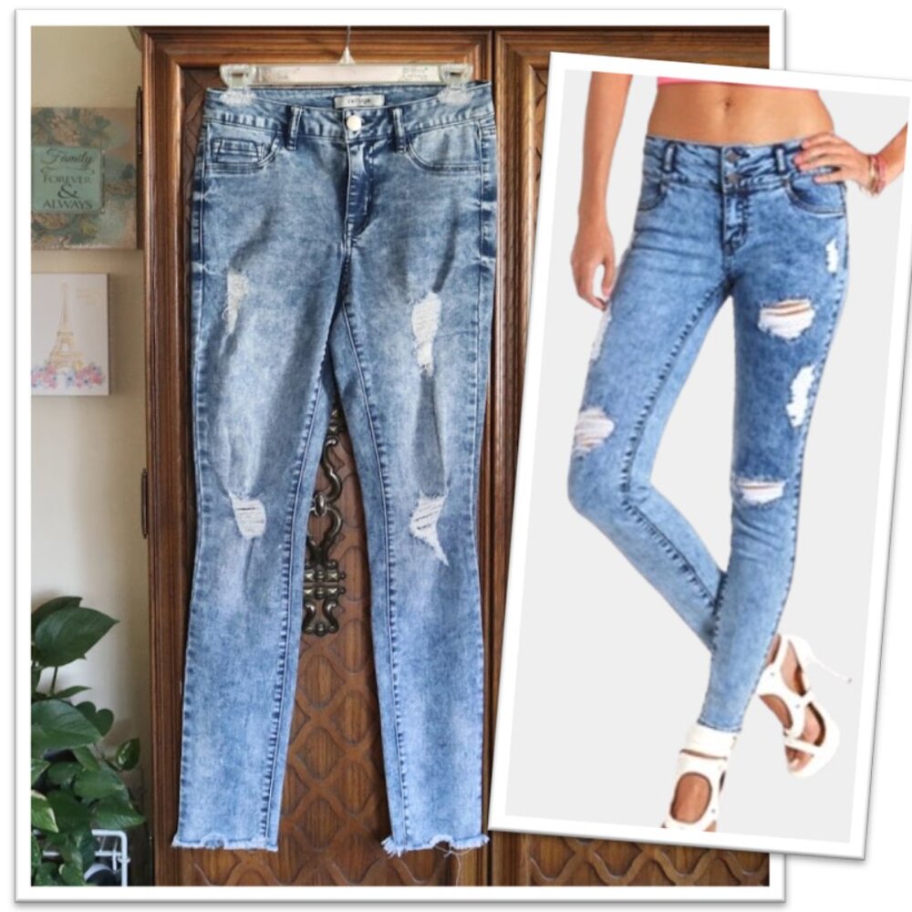 REFUGE Mid-Rise Super Skinny Acid Wash Destroyed Jeans - Size 2